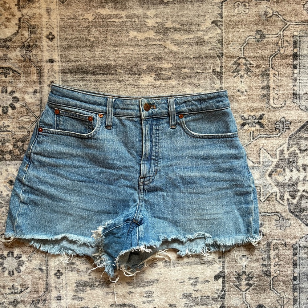 Madewell the curvy perfect Jean short size 28